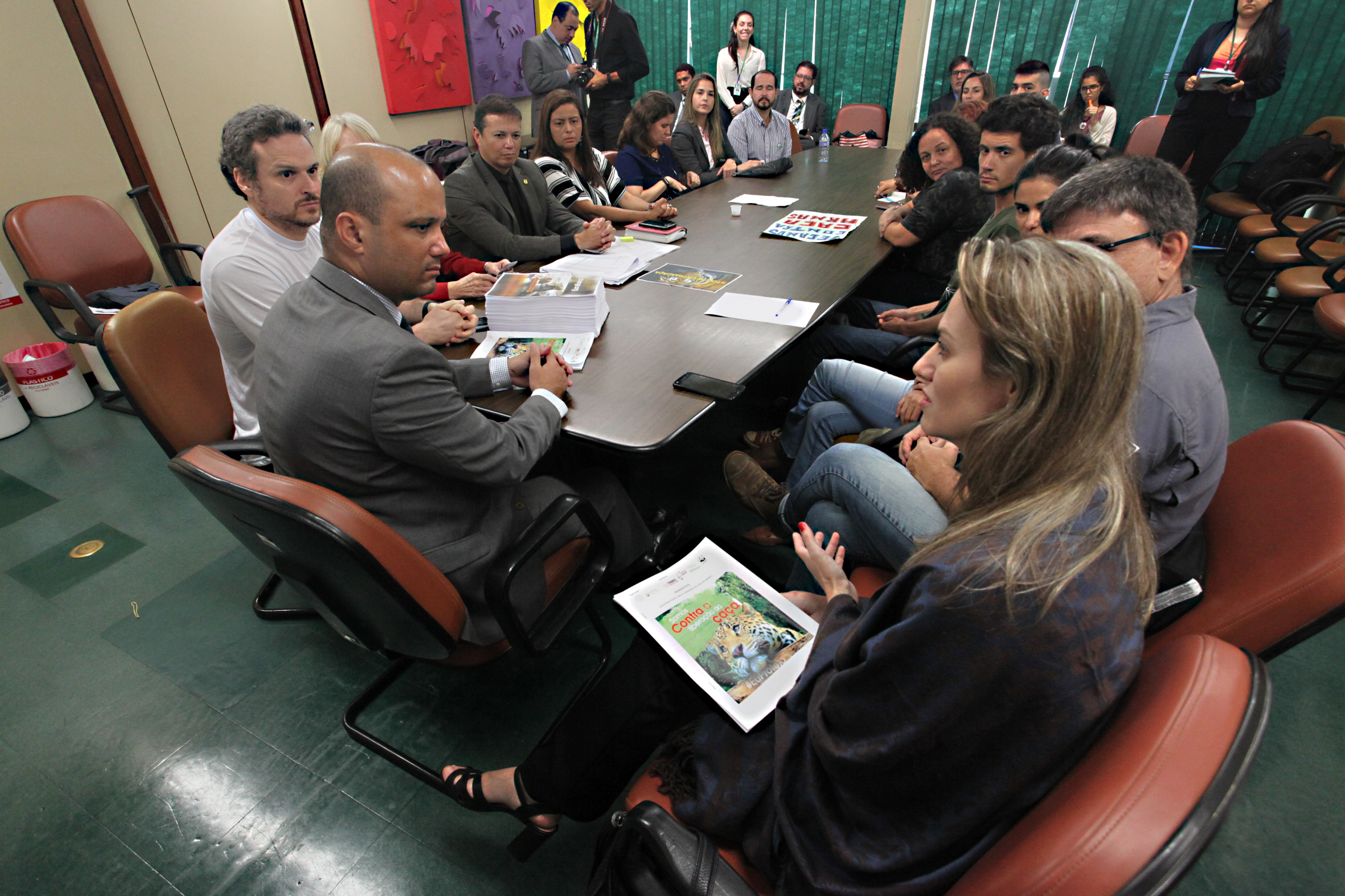 Repasse de informações sobre o manifesto a parlamentares na Câmara. Foto: WWF Brasil.