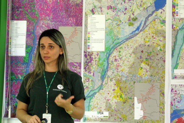 Natália Poiani durante apresentação